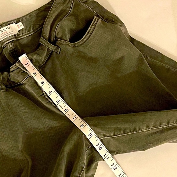 Torrid Boyfriend Jeans Denim Distressed Ripped Skinny Jeans Stretch Pants Sz 14R - Picture 13 of 13